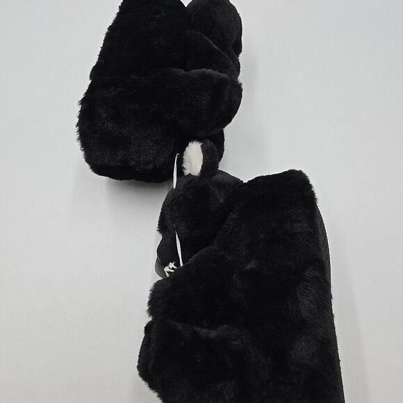 Gap Kids Bear Slippers  Faux Fur 1/2 Bear Black,‎ White - Picture 7 of 8